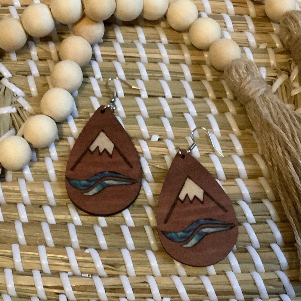 ⛰️NWT⛰️ Mountain Painted Teardrop Earrings - Wooden